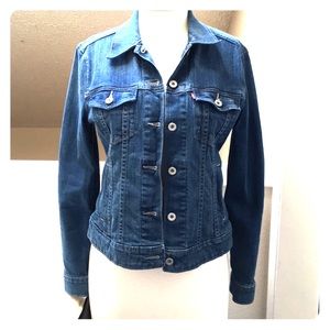 Levi’s Classic Denim Jacket sz Medium